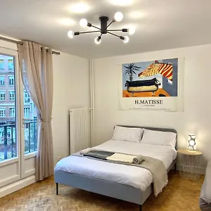  Appartement Paris: Agreable Chambre D'un Grand Artiste